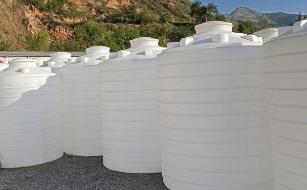 化工液体储存注意事项——选对PE金川塑料桶避免安全隐患