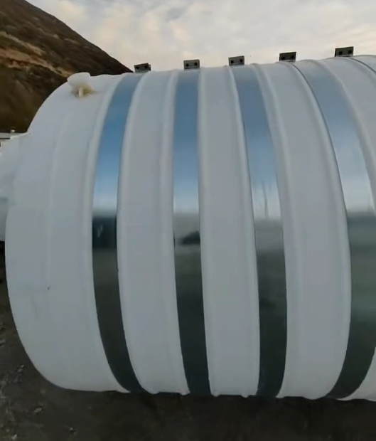 圆形金川塑料桶批量交付案例：结构稳定，适配多行业液体储运需求